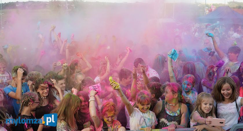 Kolor Fest. Wielobarwny tłum bawił się na łomżyńskich bulwarach [VIDEO i FOTO]