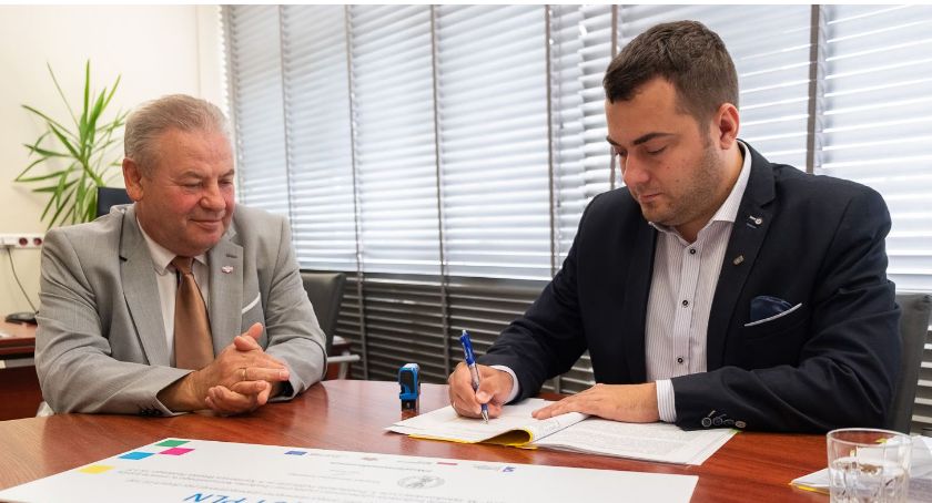 Łomża: Trzy budynki będą ocieplone, energooszczędne i jasne [FOTO]