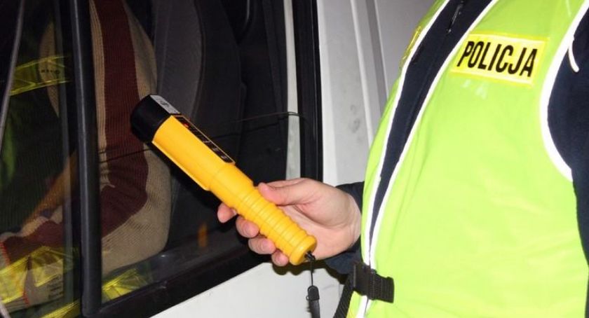 Gmina Nowogród: Nietrzeźwy kierowca citroena zatrzymany przez policjantów 