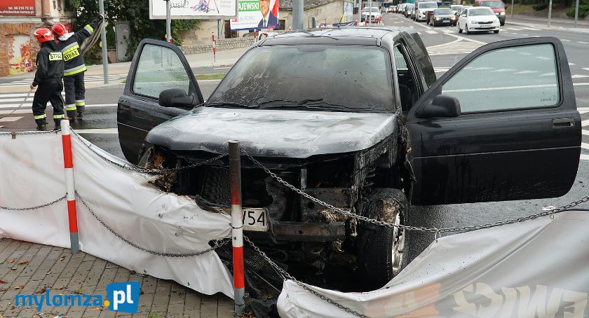 Łomża: Pożar samochodu w środku miasta [FOTO]