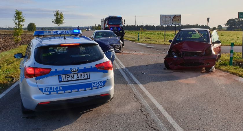 Poranne zderzenie na drodze Piątnica - Jeziorko. Jedna osoba w szpitalu [FOTO]