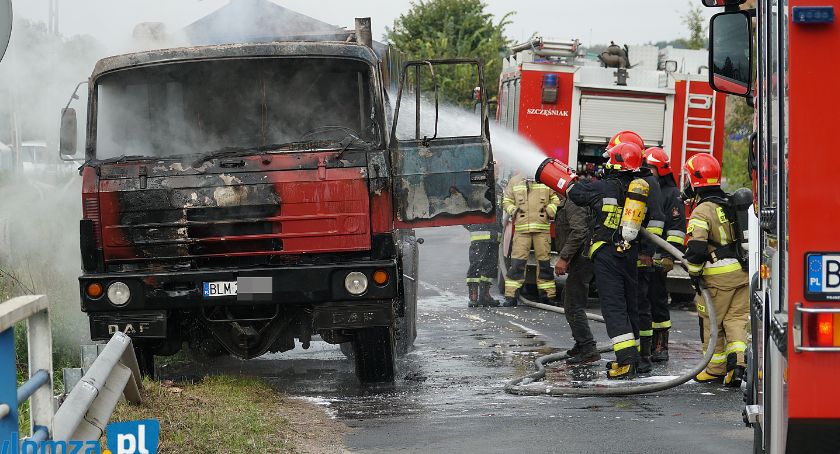 Ciężarówka w ogniu! Pożar w gminie Piątnica [FOTO]