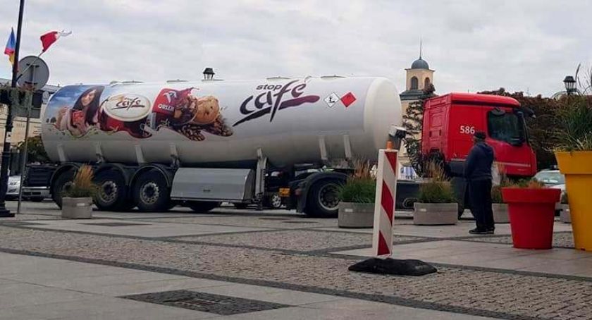 Cysterna utknęła na Starym Rynku