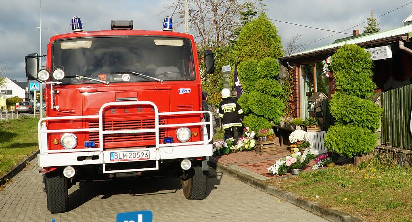 Poranny pożar przy zakładzie pogrzebowym [FOTO]