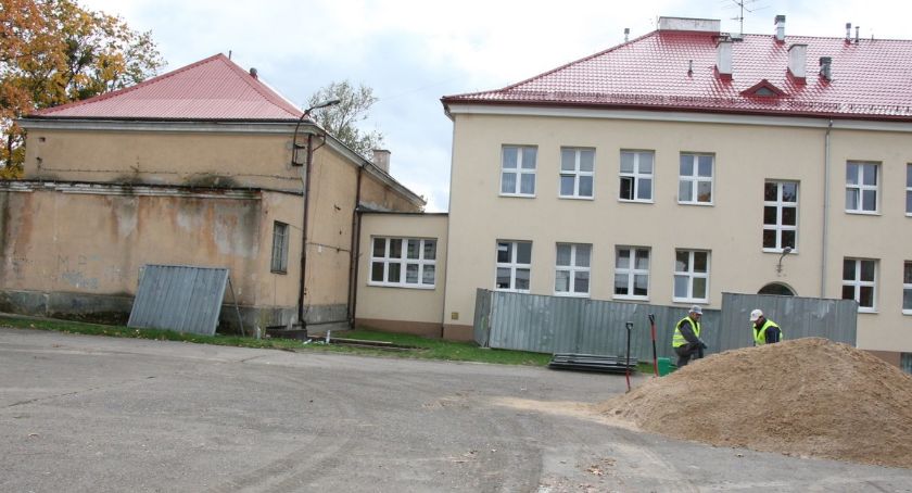 Łomża: Za rok nowa sala i boisko przy SP 2