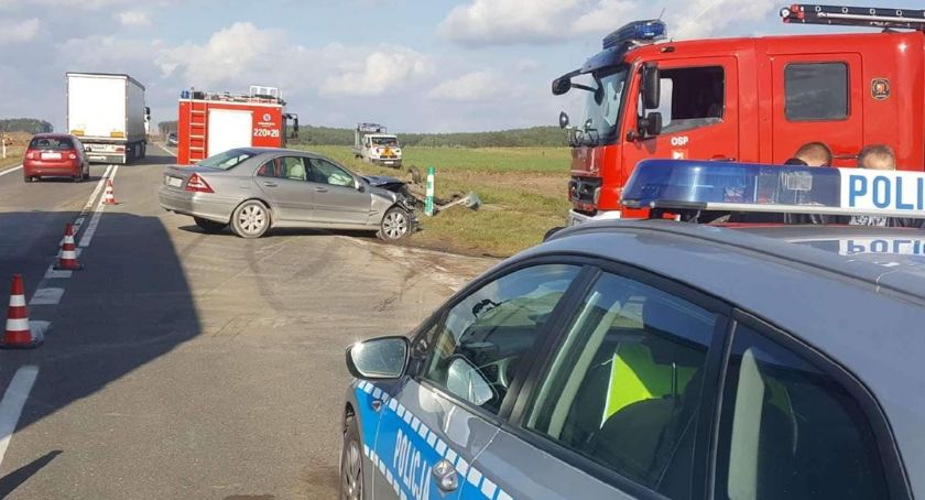Wypadek na DK61. Dwie osoby w szpitalu 
