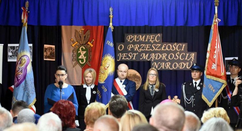 Szkoła w Olszynach ma imię i sztandar [FOTO]
