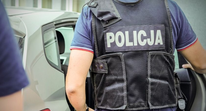 Rozbój w Łomży. Ukradli pieniądze i łańcuszek