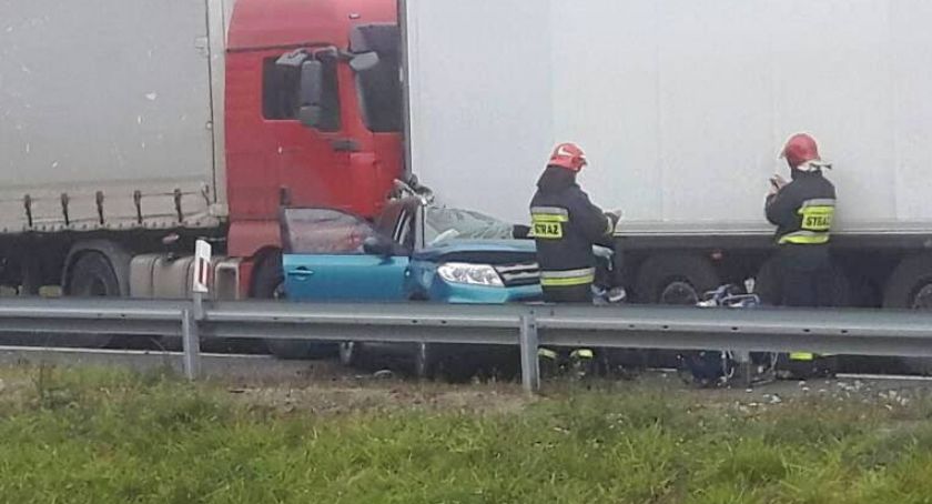 Karambol na drodze do Białegostoku. Kwas wylewa się na jezdnię! 