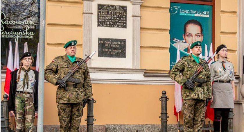 [LIVE] Uroczysta odprawa pocztów sztandarowych