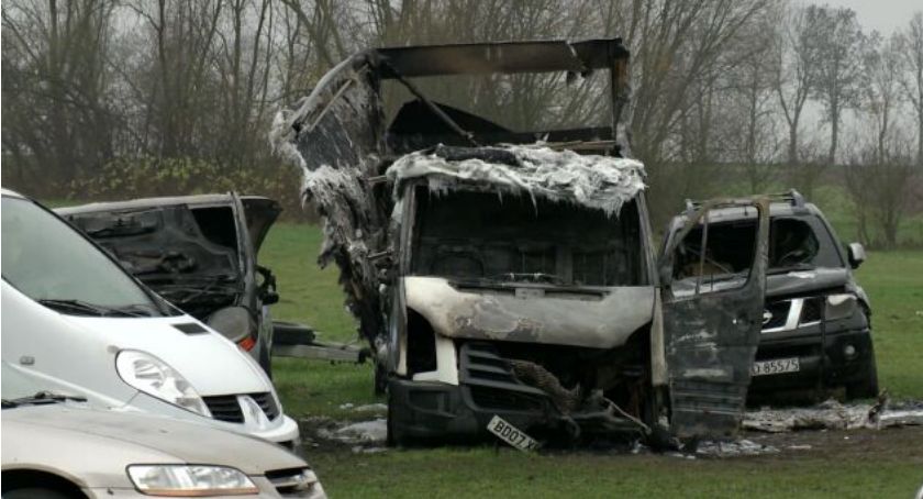 Wielki pożar w komisie. Spłonęło kilkanaście samochodów [VIDEO]