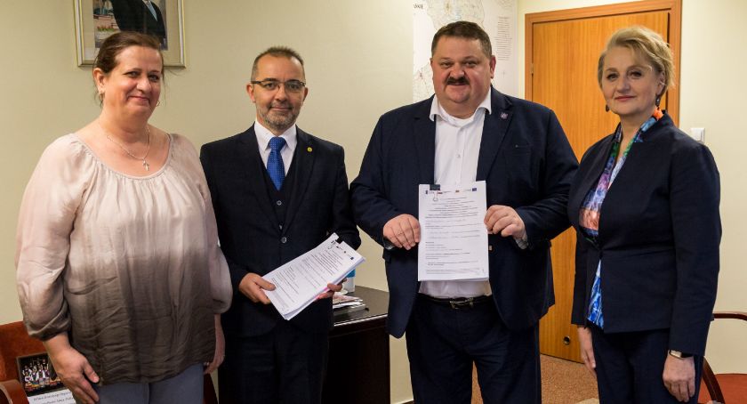 Staże dla uczniów i szkolenia dla nauczycieli