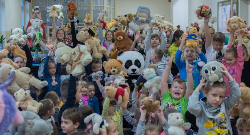 Dzieci lubią misie, misie lubią dzieci… [FOTO]