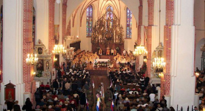 Msza św. w intencji nieżyjących nauczycieli i uczniów