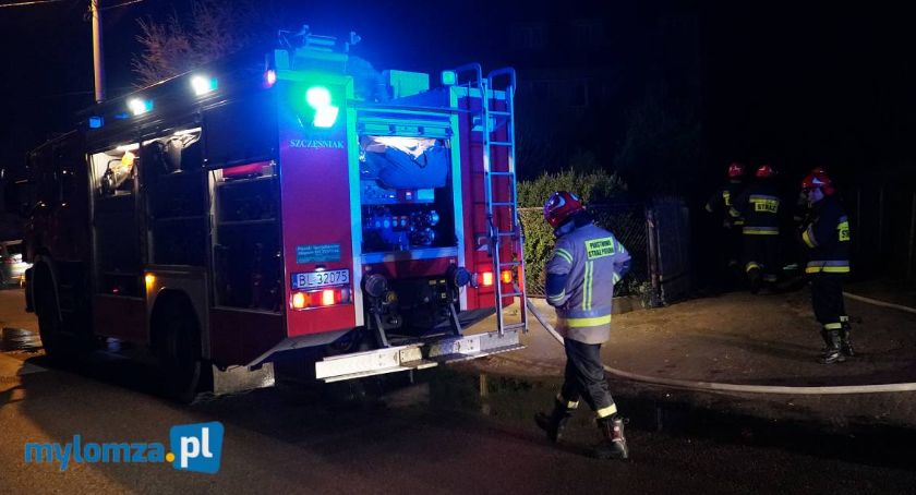 Łomża: Policjant uratował mężczyznę z płonącego domu