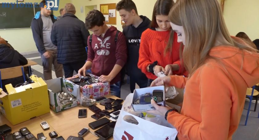 Z komórką i kluczem do Nieba [VIDEO]