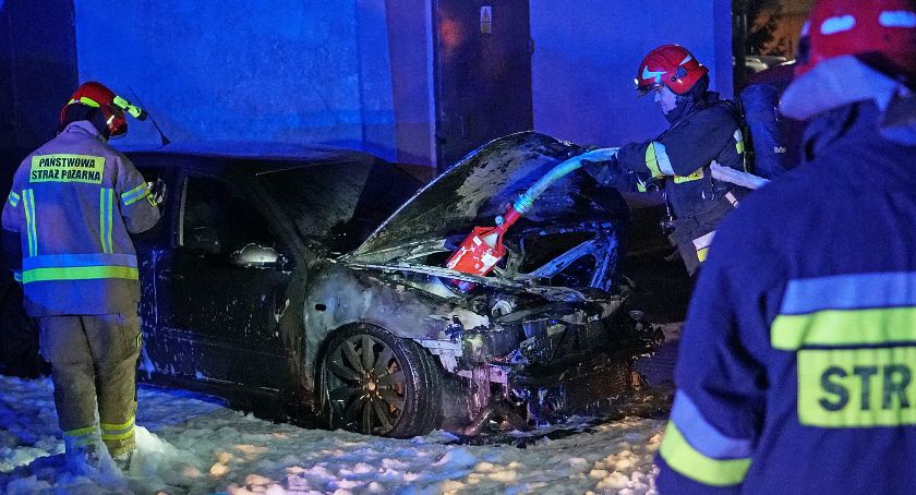 Pożar samochodu na ul. Porucznika Łagody. To było podpalenie? [VIDEO i FOTO]