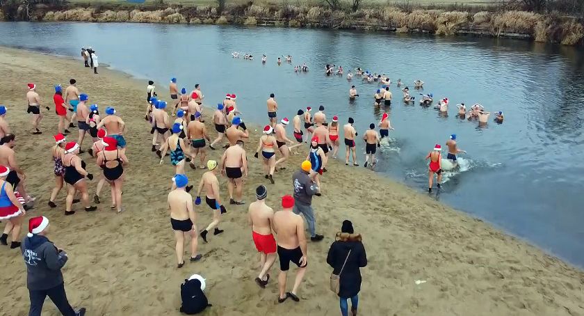 Łomżyńskie morsy pomagają samotnym matkom [VIDEO]