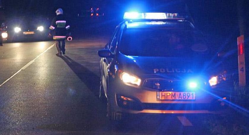 Piją i jadą. 62-latek zjechał z nasypu i wpadł do rowu