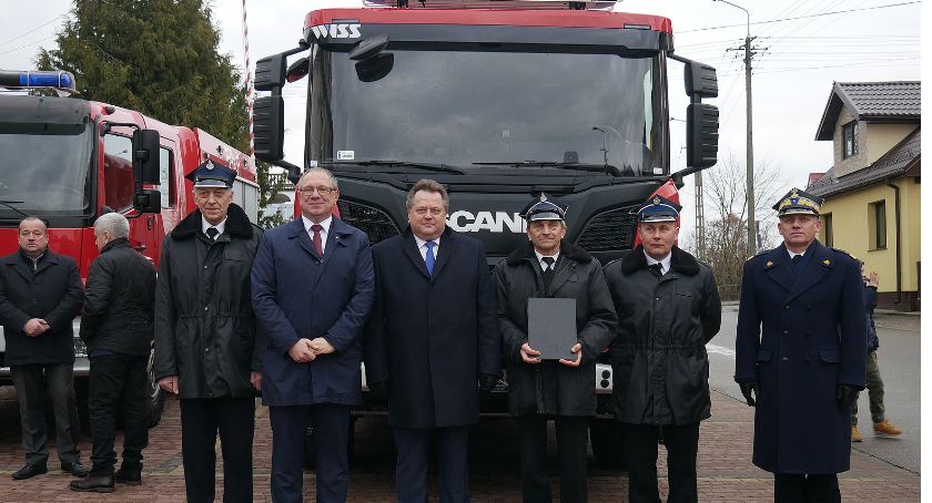 Taki sprzęt mają nieliczni. Ciężki wóz trafił do OSP w Wiźnie [VIDEO i FOTO]