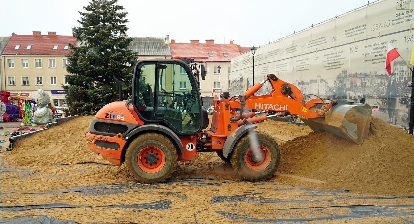 Na Starym Rynku powstaje drugie lodowisko [FOTO]