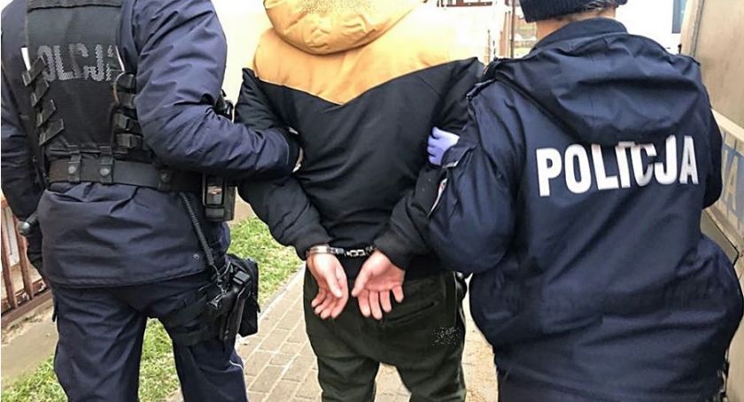 Pościg za poszukiwanym. 29-latek ujęty przez łomżyńskich funkcjonariuszy