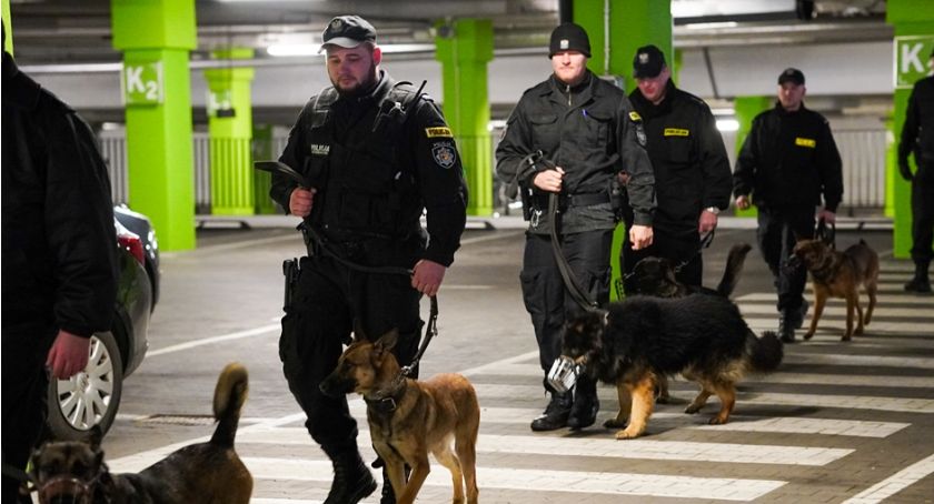 Łomża: Policyjne działania w galerii handlowej [FOTO]