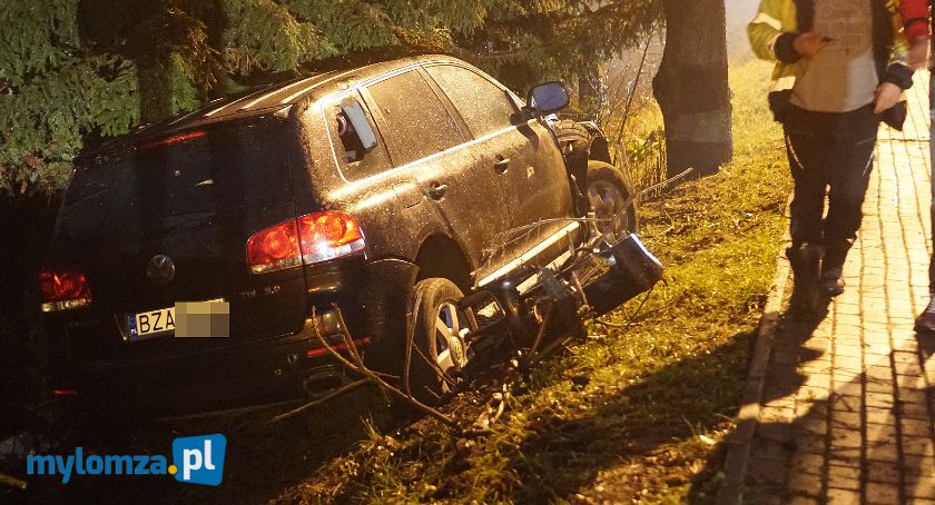 Szybka jazda z finałem na latarni. Kierowca w szpitalu [FOTO]