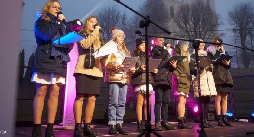 Korowód Bożonarodzeniowy i konkurs na najpiękniejsza Piątnicką Gwiazdę Betlejemską [FOTO]