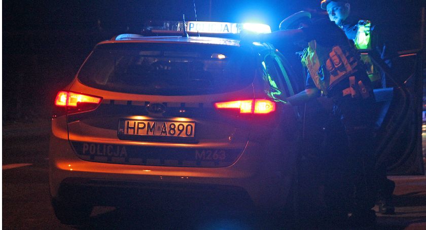 Jechał „od boku do boku”. Badanie alkomatem wyjaśniło dlaczego 