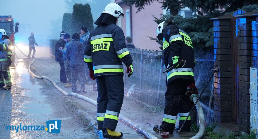 Strażacy walczą z pożarem w Czarnocinie [VIDEO i FOTO]