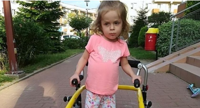 Wiktoria z Łomży nie chodzi i nie mówi. Jej rodzice zrobią wszystko, aby to zmienić!