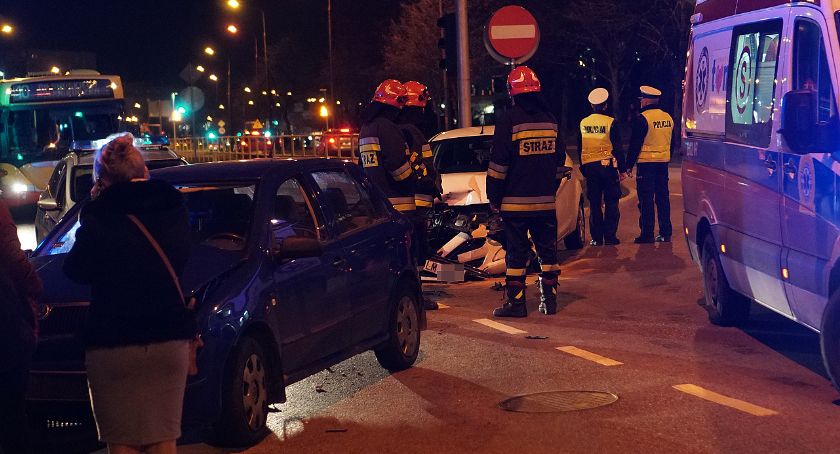 Cztery osoby w szpitalu po wypadku na Piłsudskiego [FOTO]