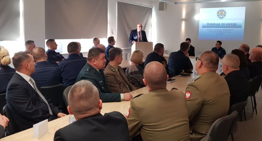 Przestępstwa, narkotyki i wypadki. Łomżyńscy policjanci podsumowali rok pracy
