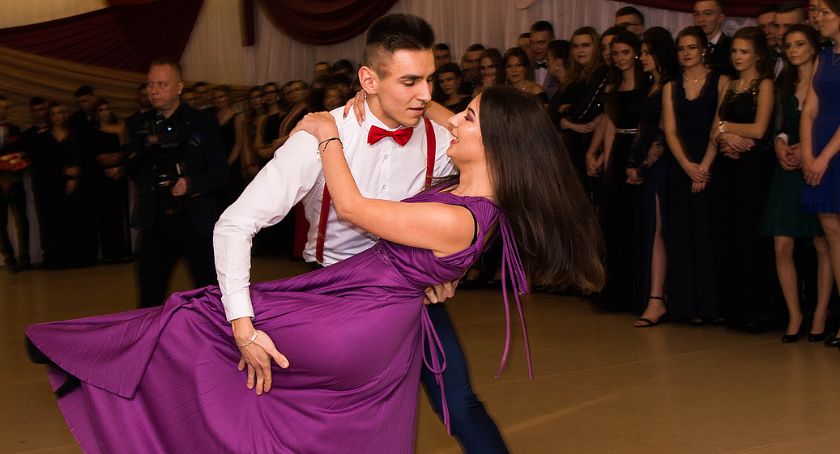 Studniówka abiturientów w łomżyńskiej Wecie [FOTO]