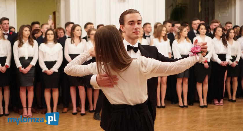 Uroczysta studniówka A.D. 2020 w I LO w Łomży [VIDEO i FOTO]