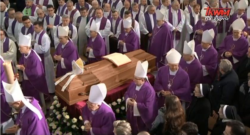 Trwają główne uroczystości pogrzebowe biskupa Stefanka [NA ŻYWO]