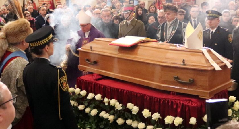 Tłumy żegnały biskupa Stanisława Stefanka [VIDEO i FOTO]