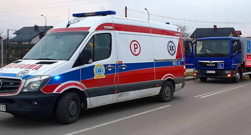 Rowerzysta zderzył się z ciężarówką nauki jazdy