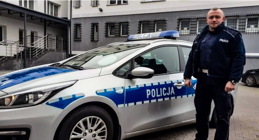 Gmina Łomża: Policjanci ewakuowali mieszkańców domu jednorodzinnego