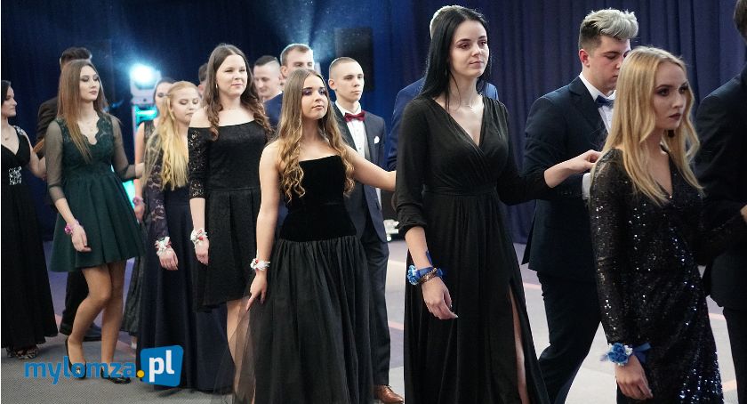 Uroczysta studniówka w Zespole Szkół Akademickich w Łomży [VIDEO i FOTO]