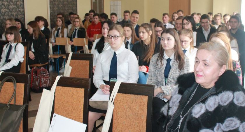 Młodzi w świecie biznesu [FOTO]
