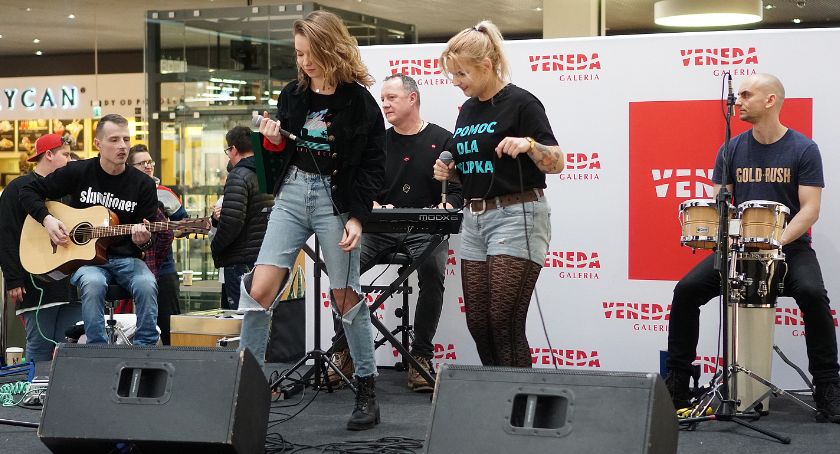 Mama Filipa: Celebrujemy z Filipem każdy dzień. Koncert charytatywny w Galerii Veneda [VIDEO i FOTO]