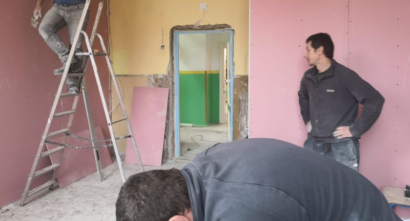 Rodzice wyremontowali szkołę w gminie Łomża [FOTO]