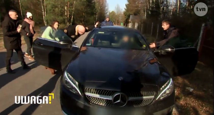 Dziennikarze Uwagi TVN: Piotr J. prowadził dom publiczny w Kisielnicy, teraz naciąga na domy z bali [VIDEO]