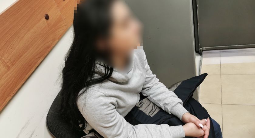 Policjanci zatrzymali 22-latkę zamieszaną w oszustwa! [FOTO]