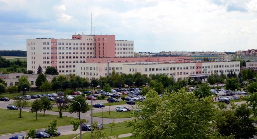 Koronawirus: Dwóch Litwinów z wypadku trafiło na oddział zakaźny łomżyńskiego szpitala