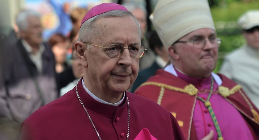 Koronawirus: Przewodniczący KEP prosi o zwiększenie liczby niedzielnych mszy