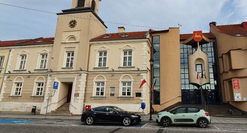 Łomża: Pomiar temperatury i dezynfekcja przed wejściem do urzędu