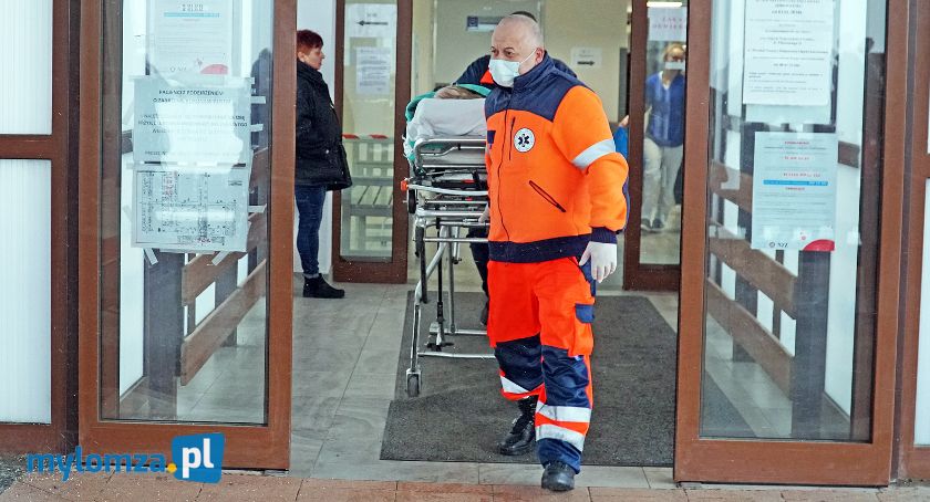 Trwa ewakuacja pacjentów szpitala w Łomży [FOTO i VIDEO]